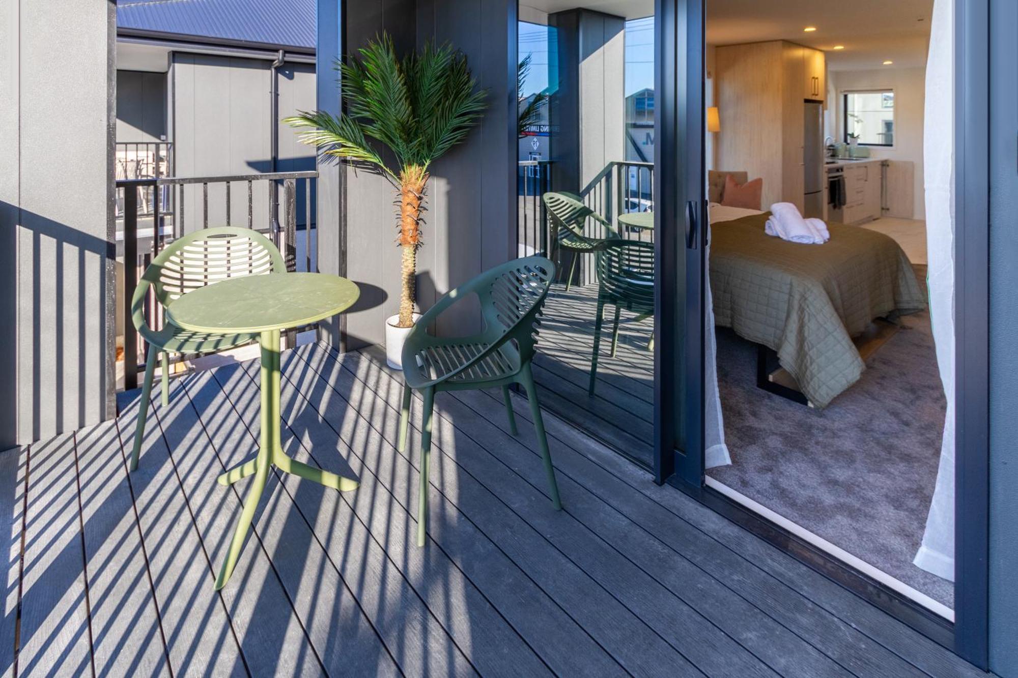 Luxury Studio With Balcony - Close To Supermarket Крайстчёрч Экстерьер фото